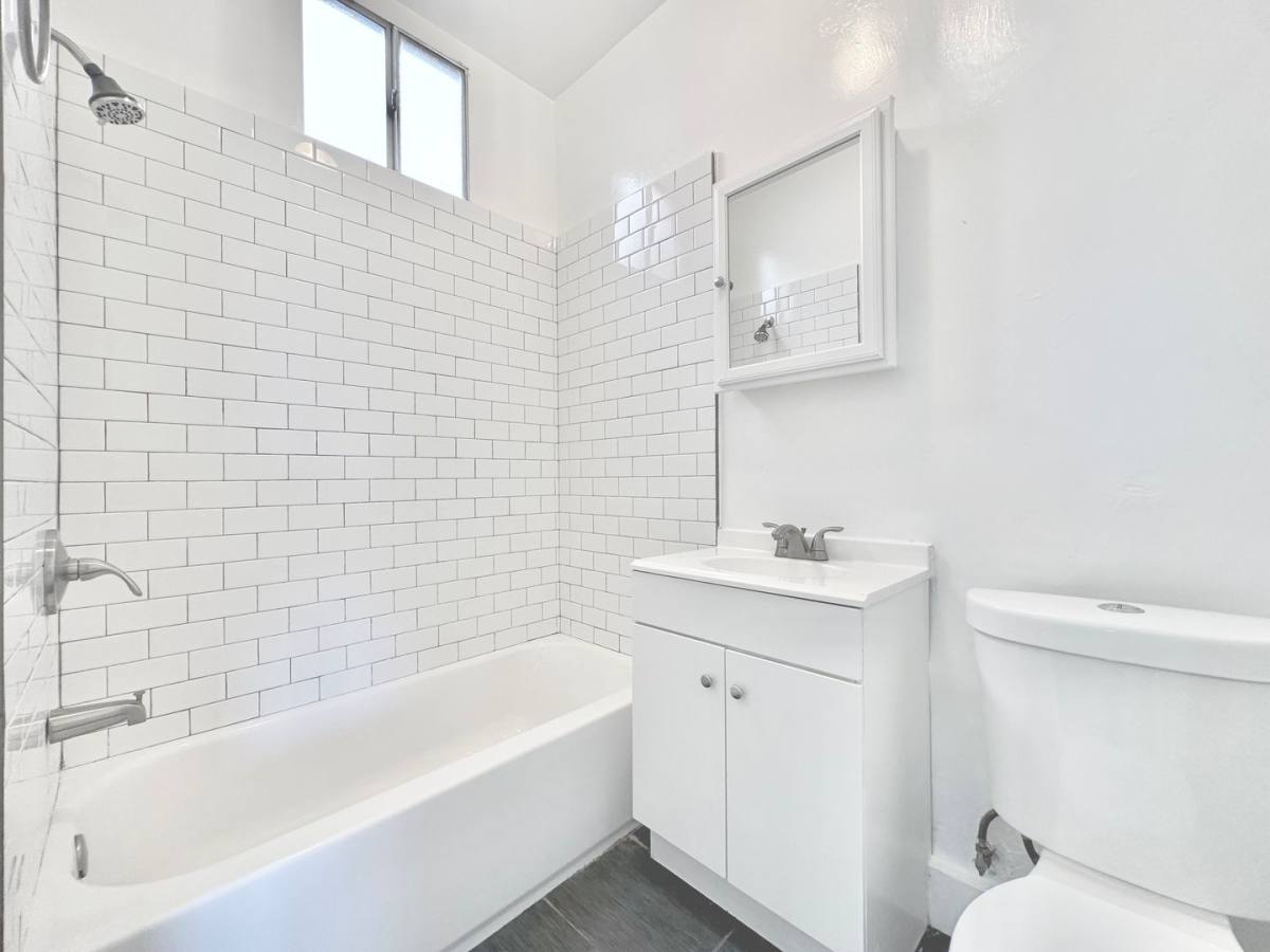 Apartment for rent at 1148 E 48th St, Los Angeles, CA 90011