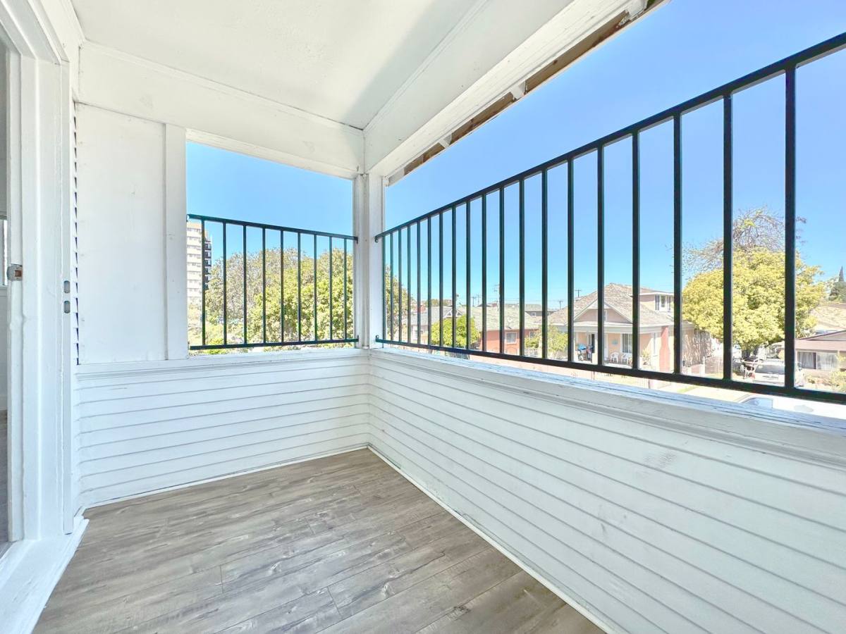 Apartment for rent at 1148 E 48th St, Los Angeles, CA 90011