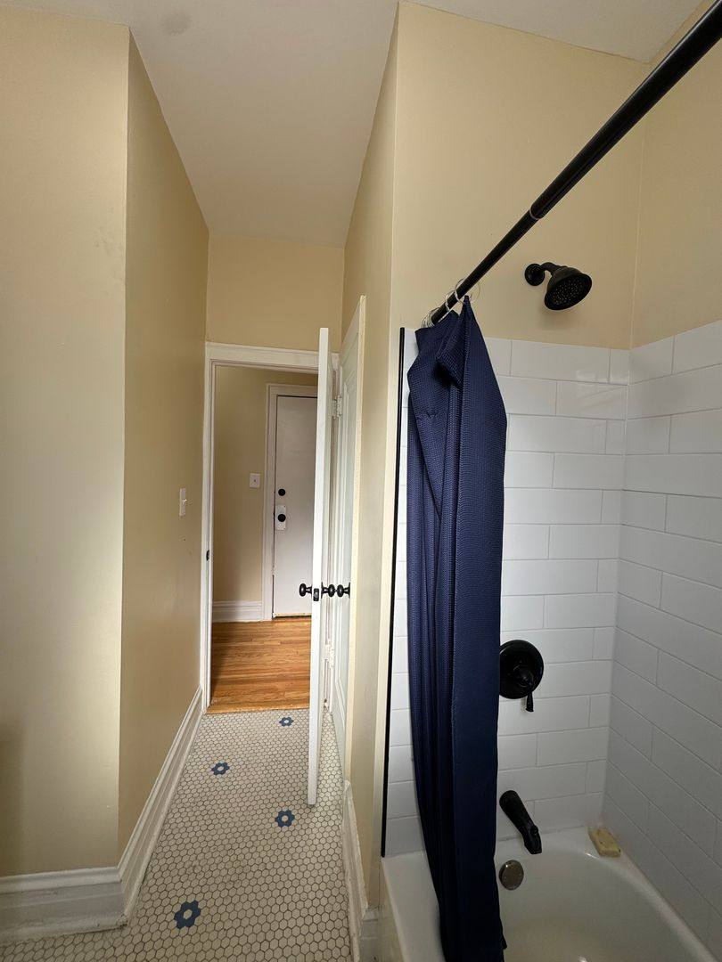 Apartment for rent at 4045 - 4055 W School St, Chicago, IL 60641