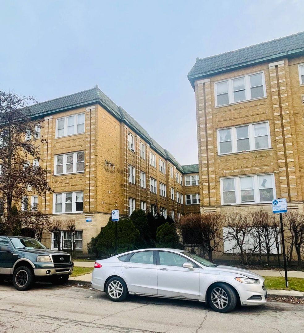 Apartment for rent at 4045 - 4055 W School St, Chicago, IL 60641