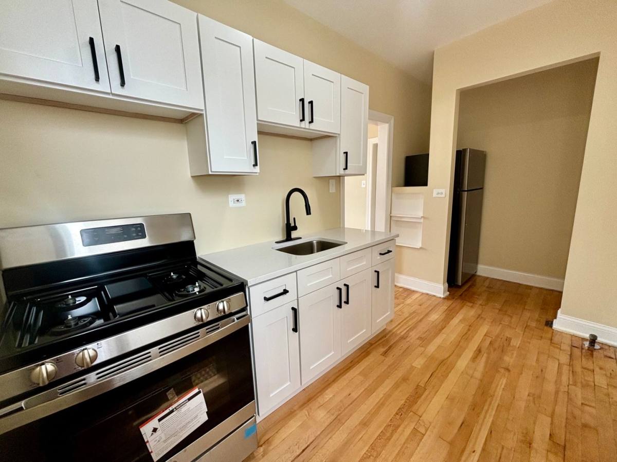 Apartment for rent at 4045 - 4055 W School St, Chicago, IL 60641