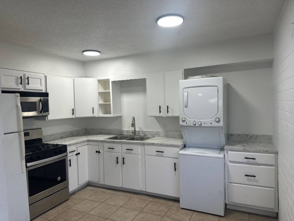 Townhouse for rent at 2525 N 52nd St, Phoenix, AZ 85008