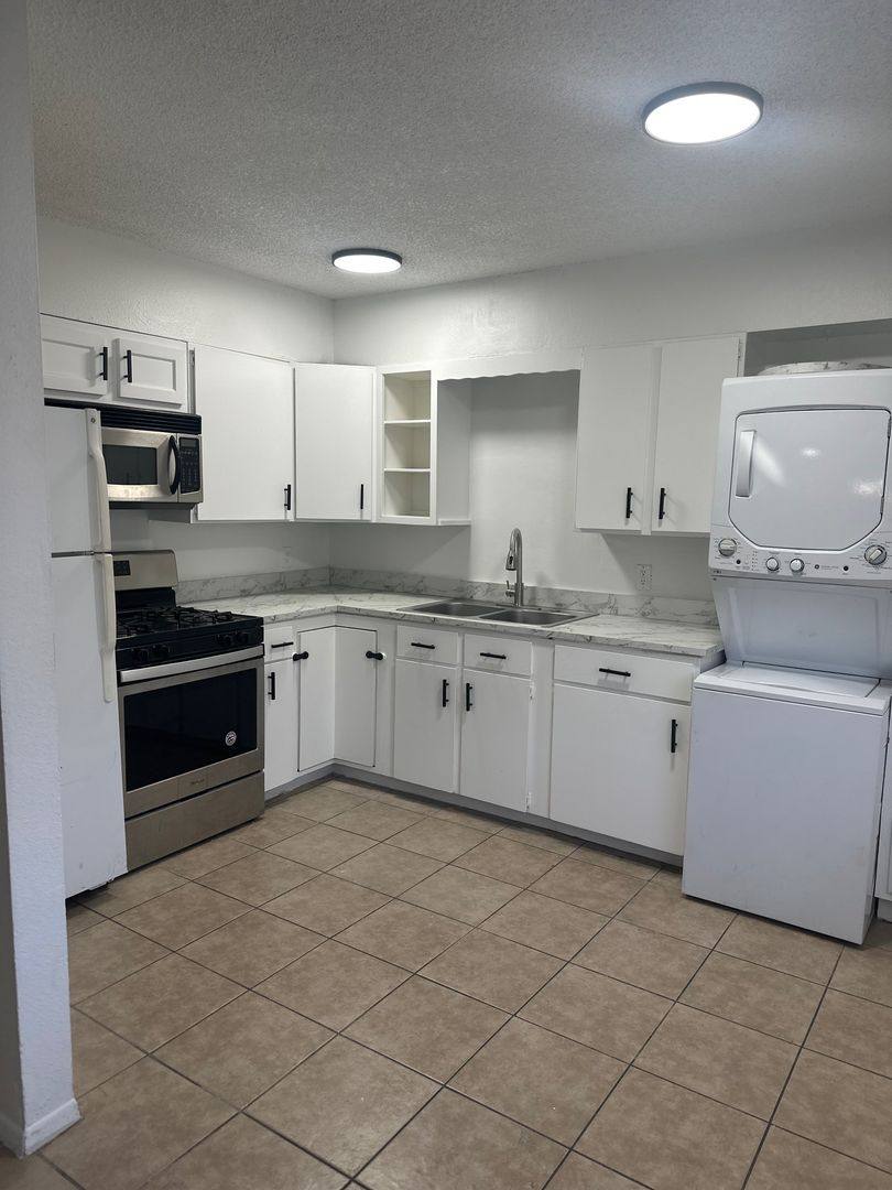 Townhouse for rent at 2525 N 52nd St, Phoenix, AZ 85008