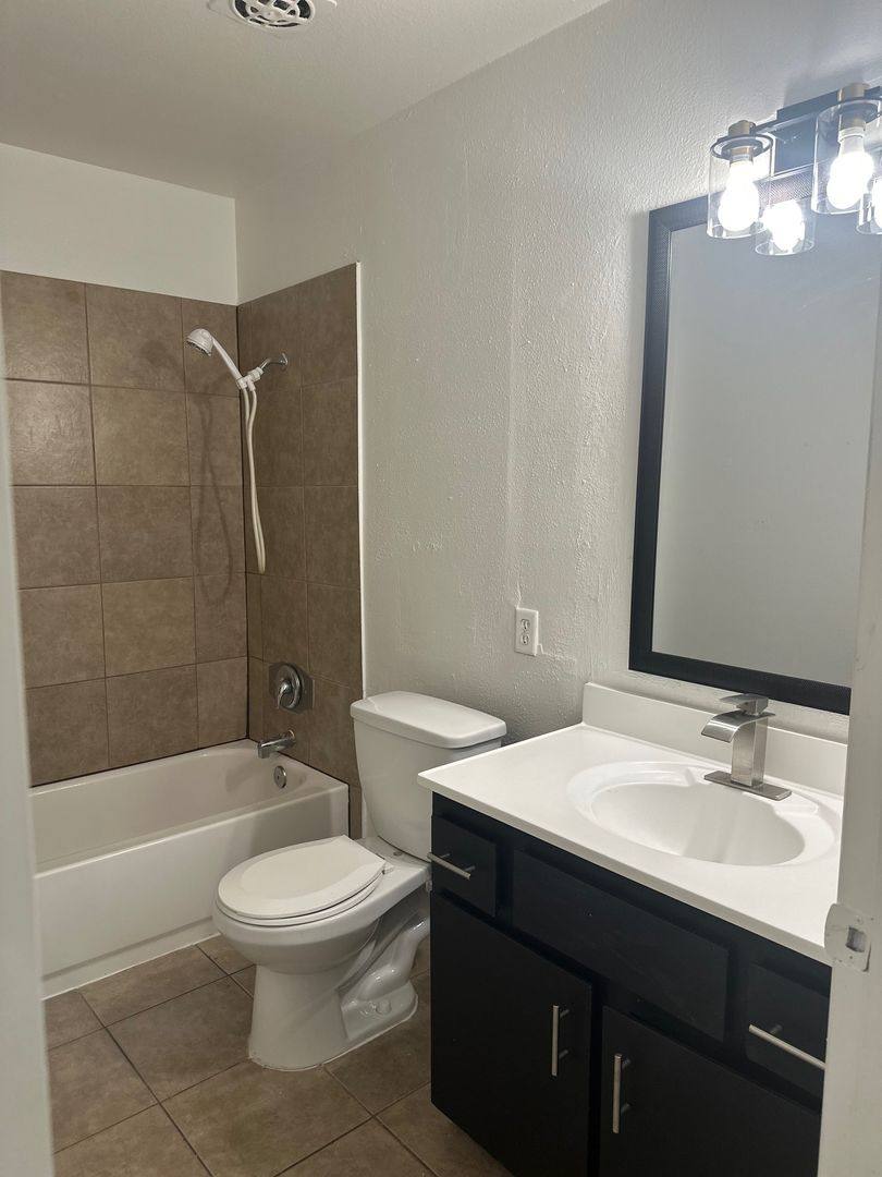 Townhouse for rent at 2525 N 52nd St, Phoenix, AZ 85008