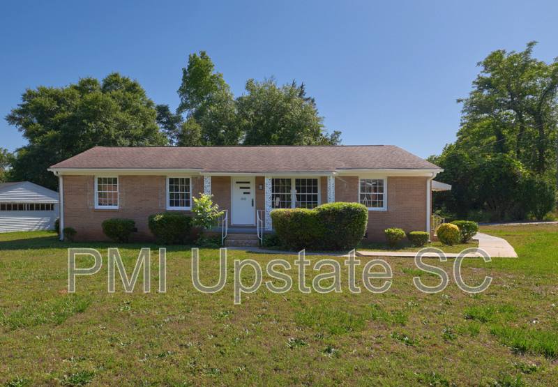 House for rent at 100 Truman St, Laurens, SC 29360