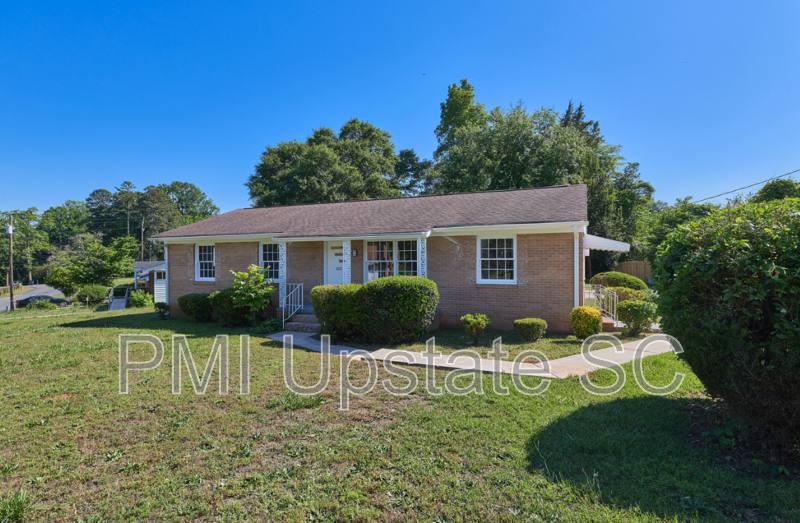 House for rent at 100 Truman St, Laurens, SC 29360