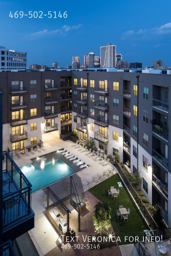 Apartment for rent at 1424 Summit Ave, Fort Worth, TX 76102