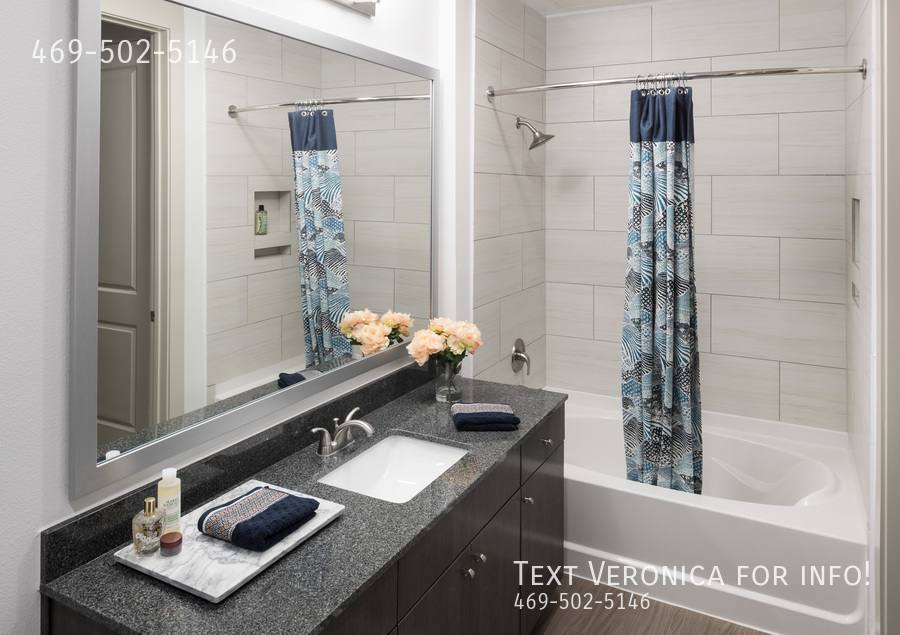 Apartment for rent at 1424 Summit Ave, Fort Worth, TX 76102