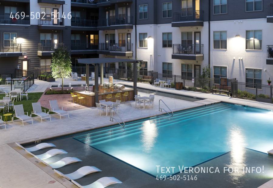 Apartment for rent at 1424 Summit Ave, Fort Worth, TX 76102