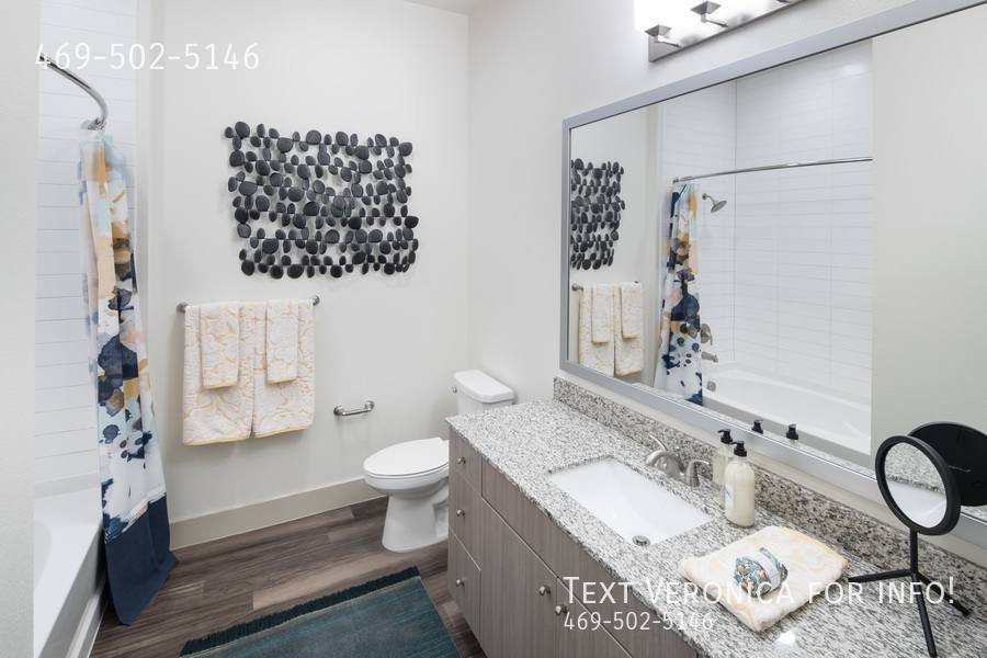 Apartment for rent at 1424 Summit Ave, Fort Worth, TX 76102
