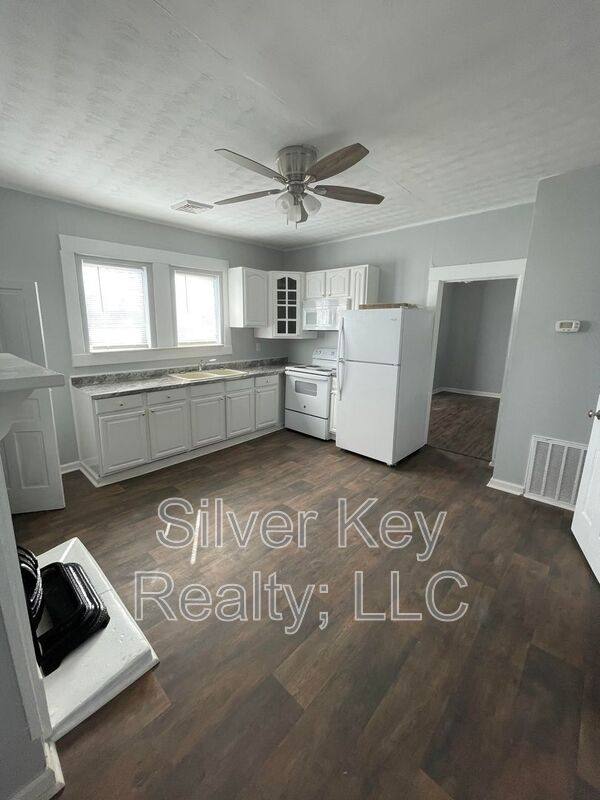 Apartment for rent at 17 Sunset Dr #1, Englewood, TN 37329