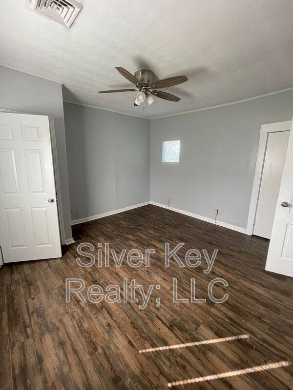 Apartment for rent at 17 Sunset Dr #1, Englewood, TN 37329