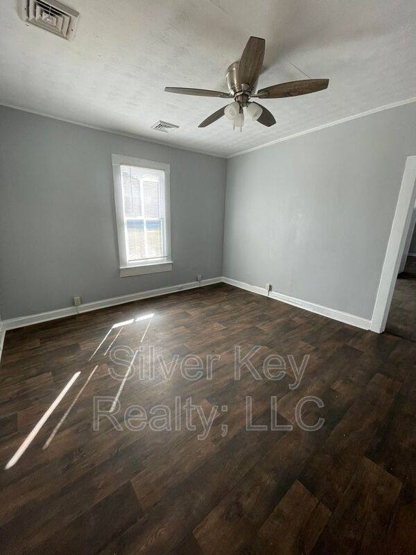 Apartment for rent at 17 Sunset Dr #1, Englewood, TN 37329