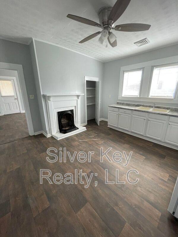 Apartment for rent at 17 Sunset Dr #1, Englewood, TN 37329