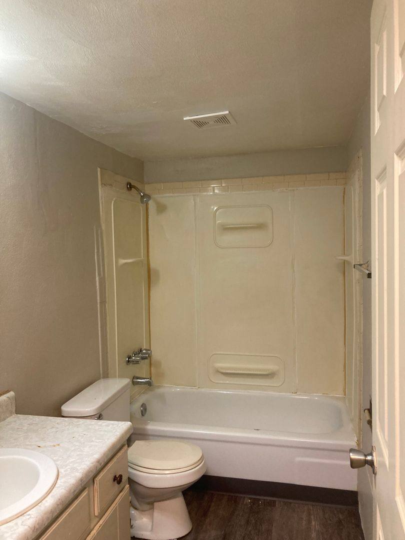 Apartment for rent at 636 W 63rd St, Davenport, IA 52806