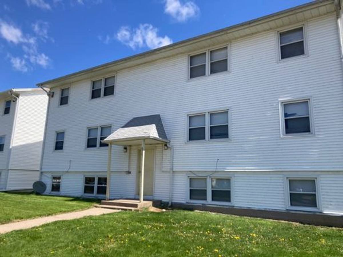 Apartment for rent at 636 W 63rd St, Davenport, IA 52806