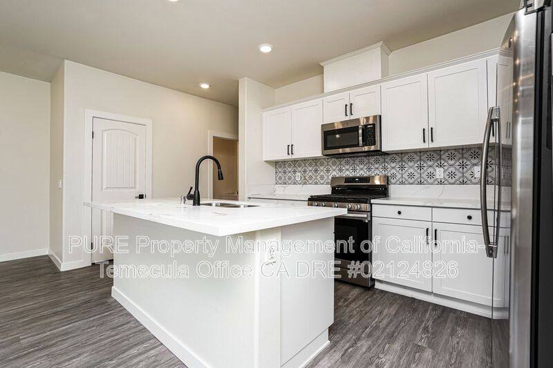 Townhouse for rent at 30383 Town Square Dr, Menifee, CA 92584