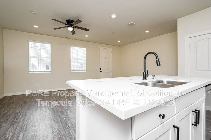 Townhouse for rent at 30383 Town Square Dr, Menifee, CA 92584