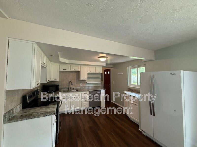 House for rent at 4208 Bellemeade Dr, Bellbrook, OH 45305