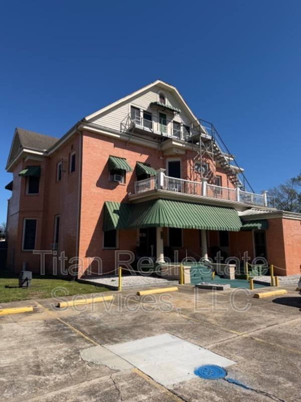 Apartment for rent at 218 W Saint Peter St #3, New Iberia, LA 70560