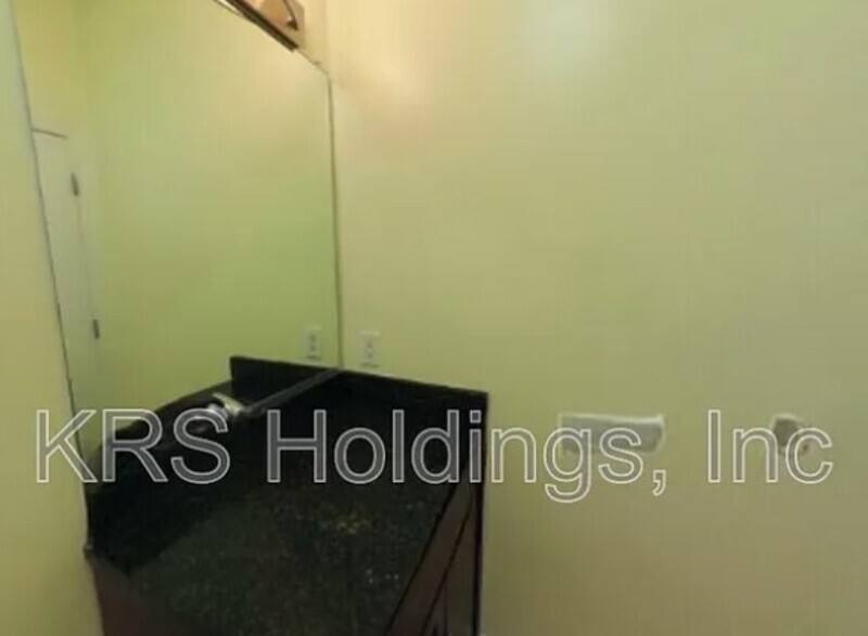 Apartment for rent at 123 E Broad St #2B, Richmond, VA 23219