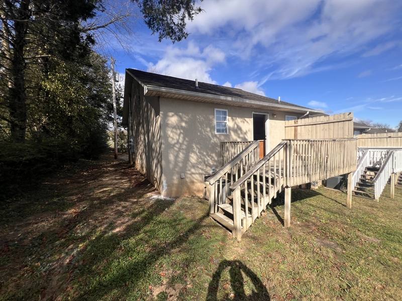 Apartment for rent at 200 Stone Henge Lane, Jacksboro, TN 37757