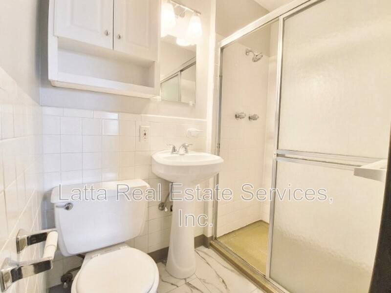 Apartment for rent at 719 NW 6th St #A, Blue Springs, MO 64014