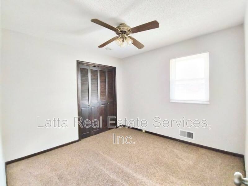 Apartment for rent at 719 NW 6th St #A, Blue Springs, MO 64014