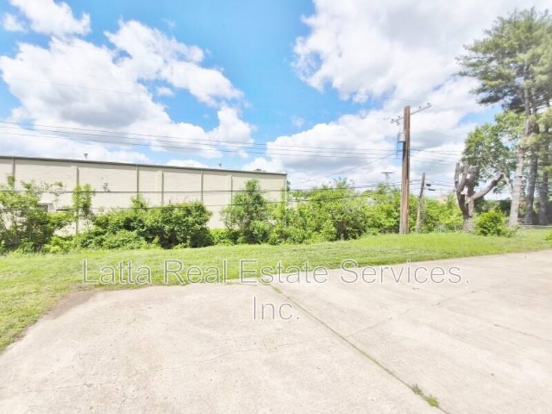 Apartment for rent at 719 NW 6th St #A, Blue Springs, MO 64014