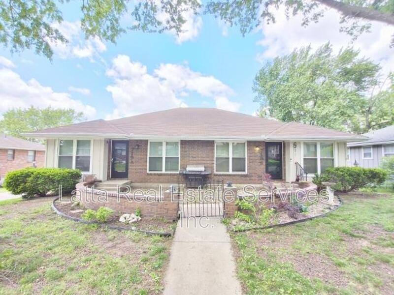 Apartment for rent at 719 NW 6th St #A, Blue Springs, MO 64014