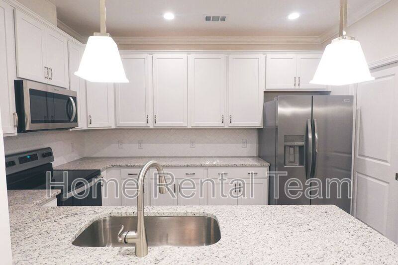 Townhouse for rent at 153 Lower Creek Dr, Richmond Hill, GA 31324