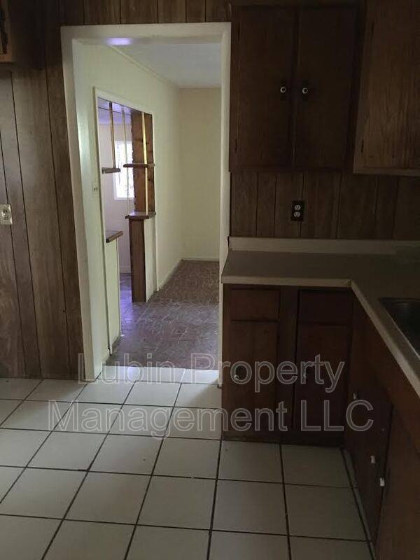 House for rent at 3266 Rochester Rd, Memphis, TN 38109