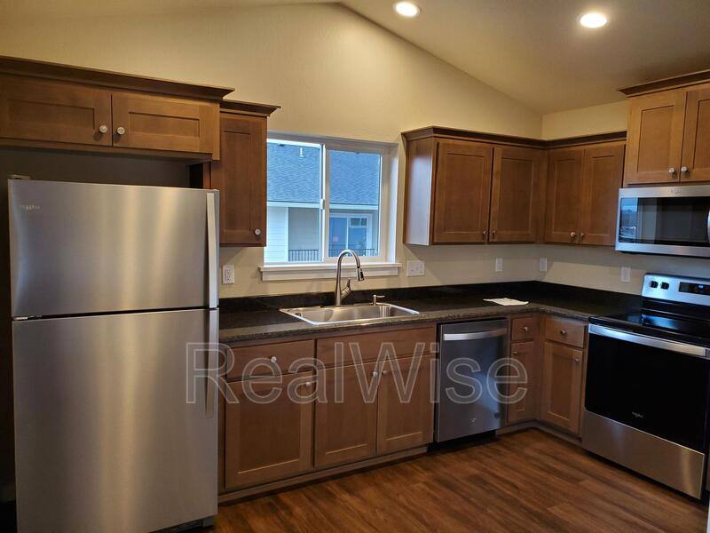 Apartment for rent at 228 Cheryl Lane #11, Phoenix, OR 97535