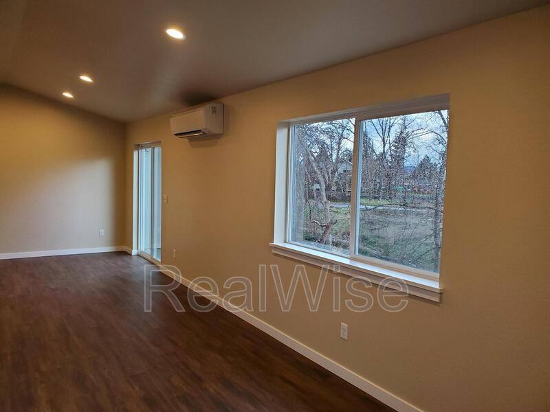 Apartment for rent at 228 Cheryl Lane #11, Phoenix, OR 97535