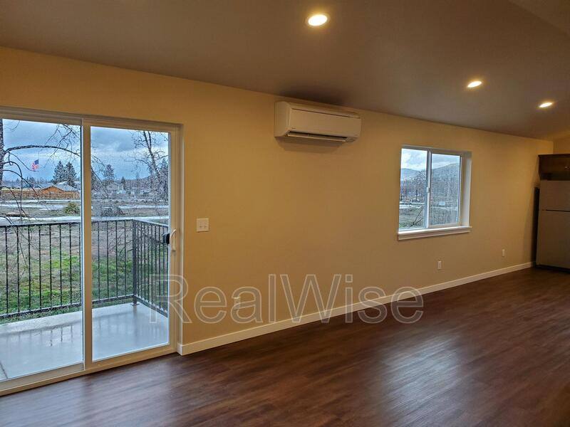 Apartment for rent at 228 Cheryl Lane #11, Phoenix, OR 97535