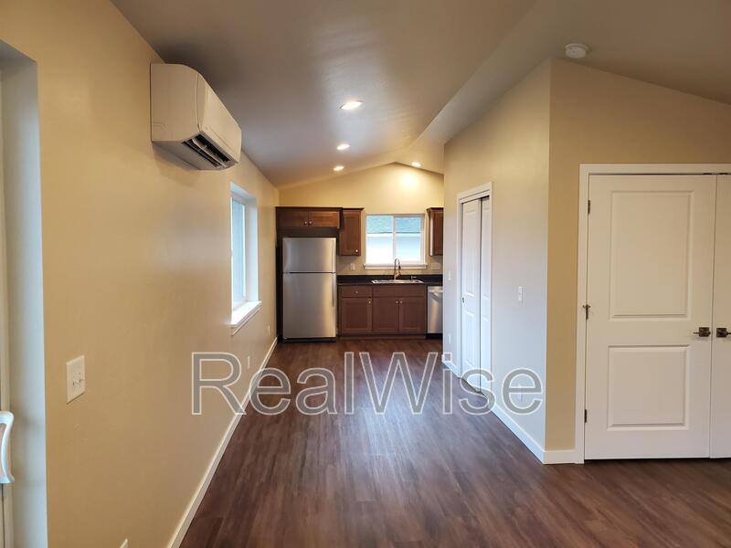 Apartment for rent at 228 Cheryl Lane #11, Phoenix, OR 97535
