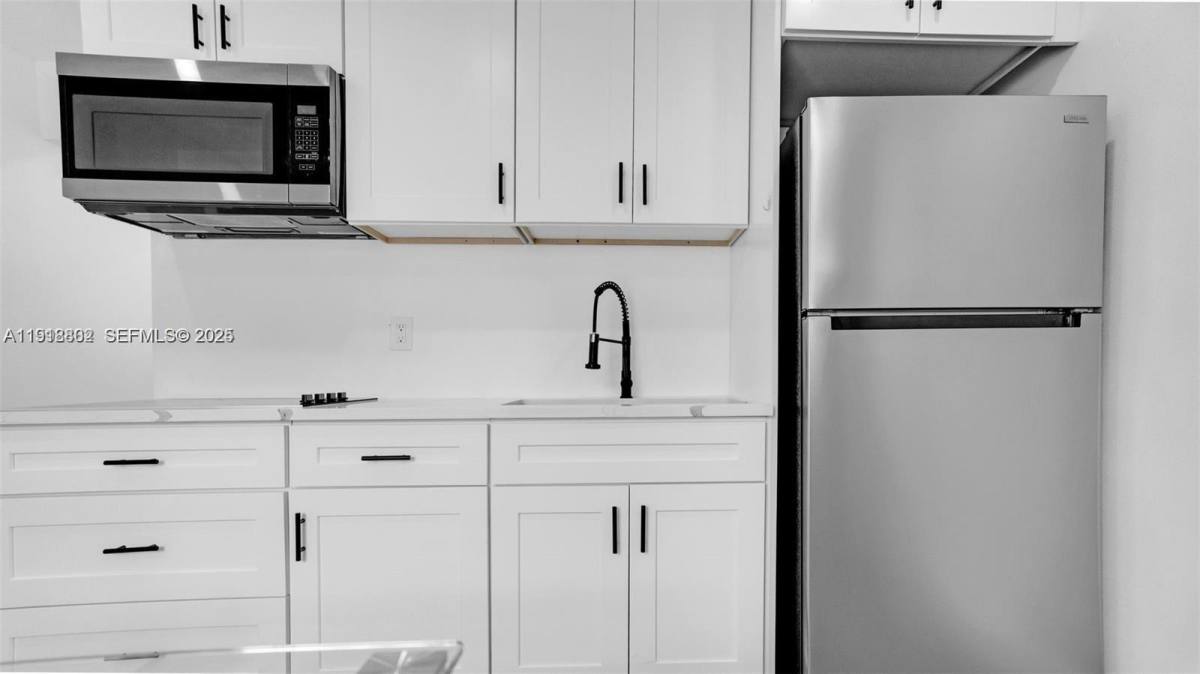 House for rent at 32 SW 9th St, Hallandale, FL 33009
