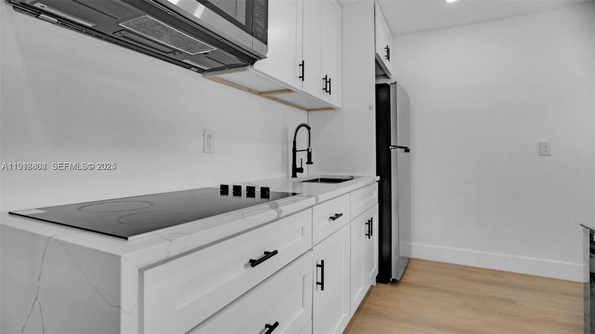 House for rent at 32 SW 9th St, Hallandale, FL 33009