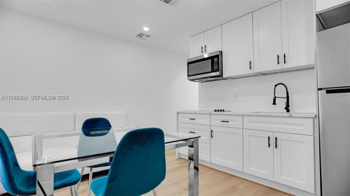 House for rent at 32 SW 9th St, Hallandale, FL 33009