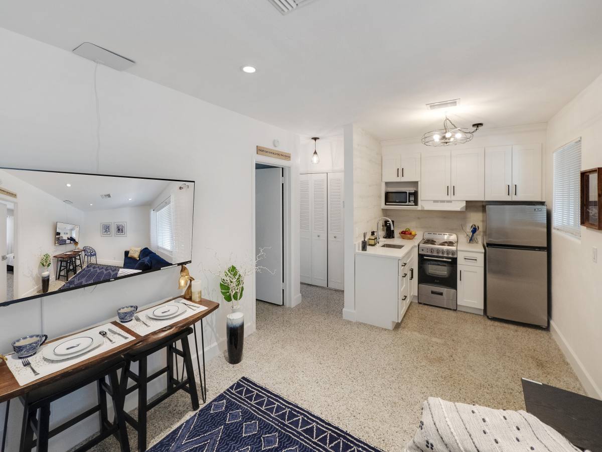 Apartment for rent at 1258 Beach Rd, West Palm Beach, FL 33404