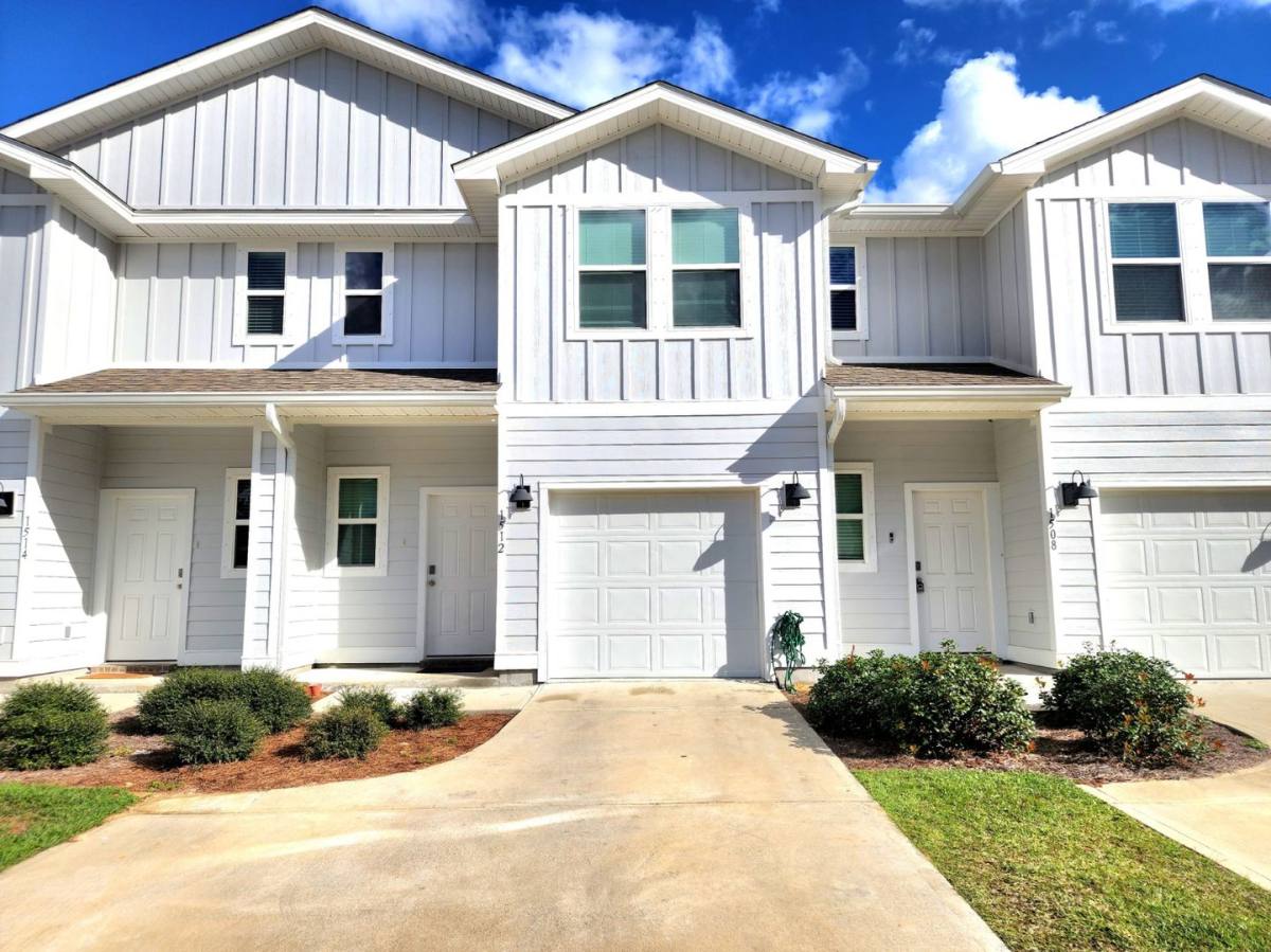 Townhouse for rent at 1512 Iroquois Court, Pensacola, FL 32534