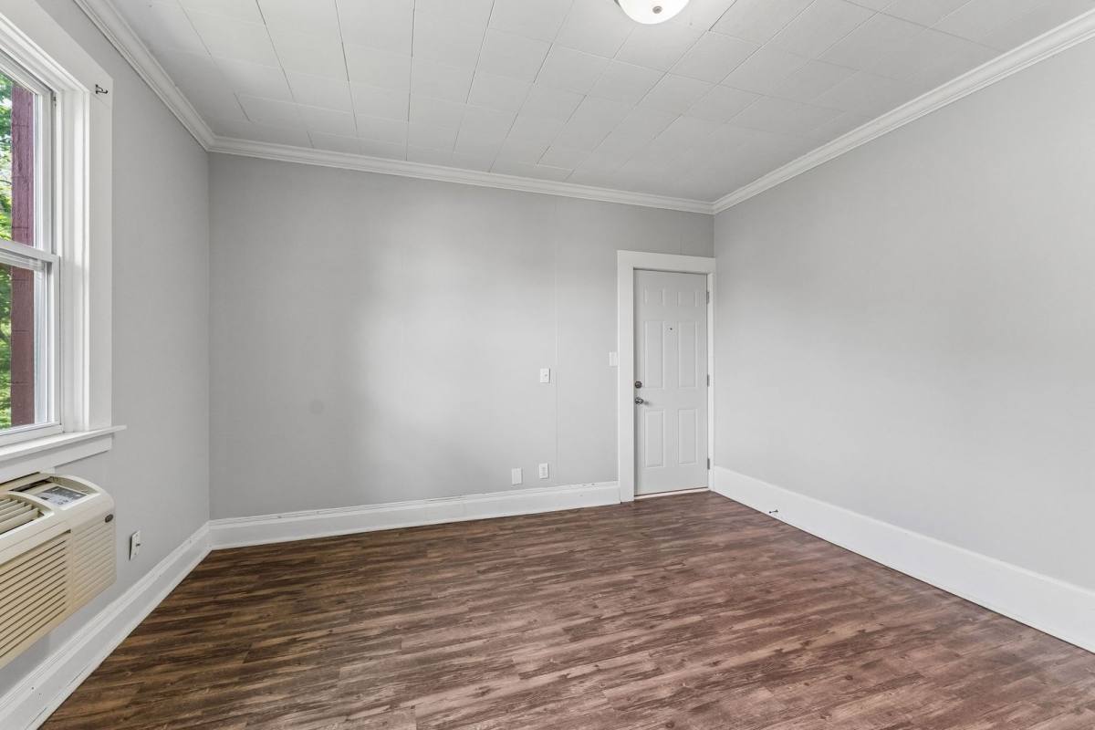 Apartment for rent at 1310 S 31st St, Omaha, NE 68105