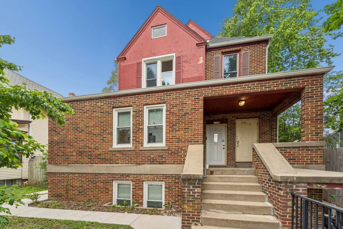 Apartment for rent at 1310 S 31st St, Omaha, NE 68105