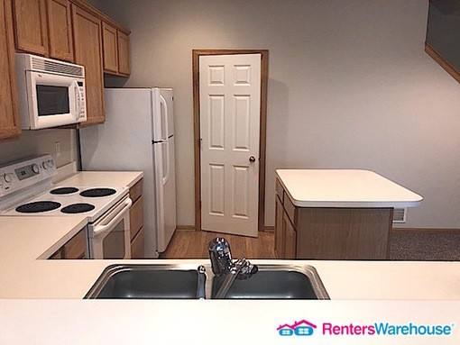 Townhouse for rent at 13874 52nd Ave N, Minneapolis, MN 55446
