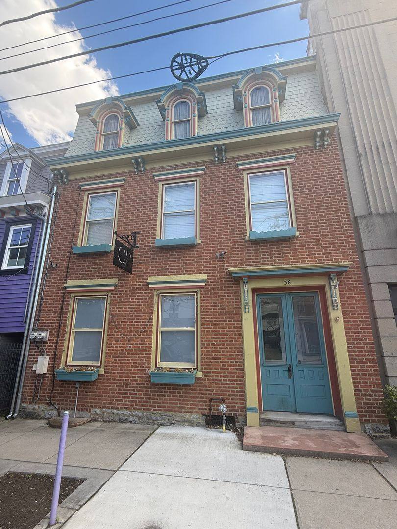 Apartment for rent at 36 W Pomfret St, Carlisle, PA 17013