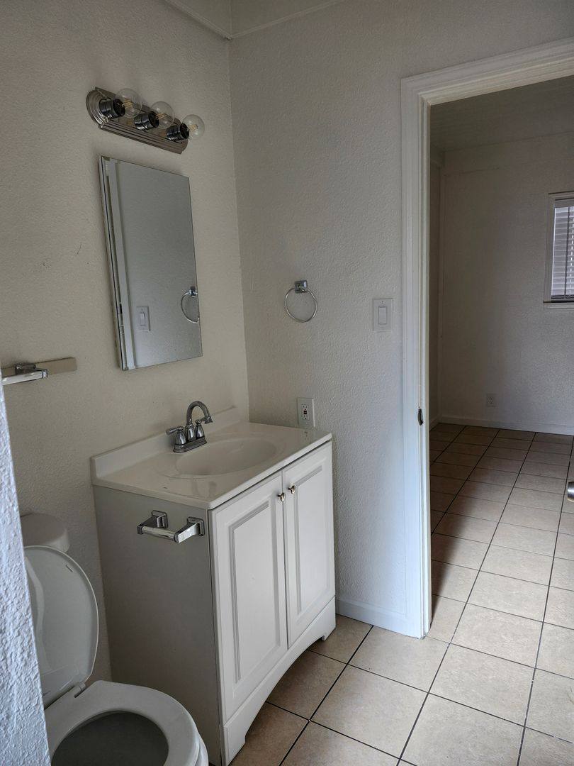 Apartment for rent at 822 W Ave, Santa Rosa, CA 95407