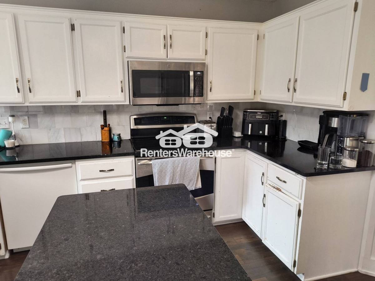 House for rent at 14815 40th Ave N, Minneapolis, MN 55446