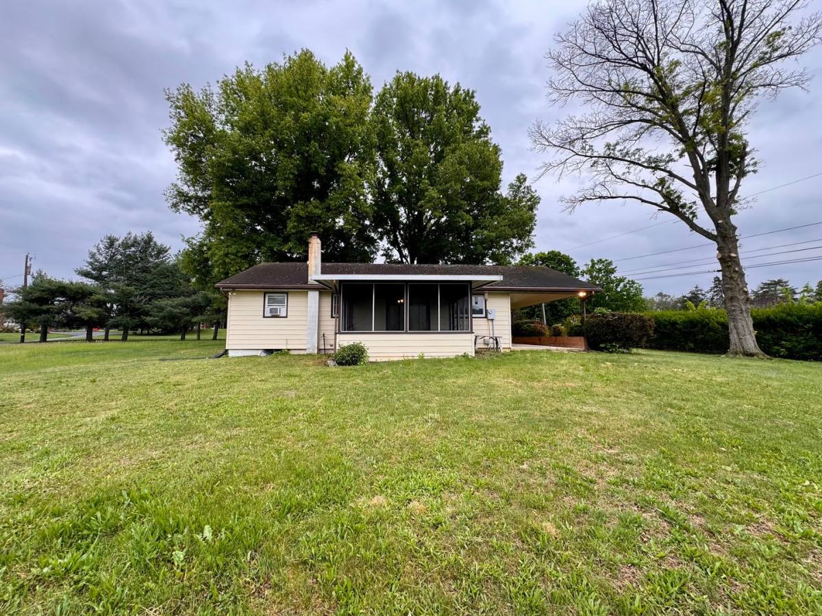 House for rent at 8861 Pats Lane, McGaheysville, VA 22840