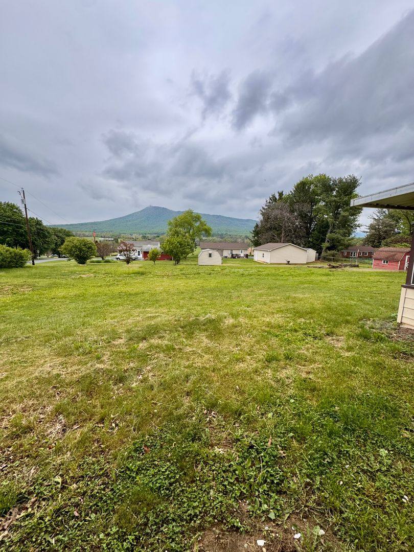 House for rent at 8861 Pats Lane, McGaheysville, VA 22840