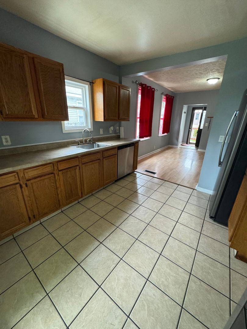 House for rent at 1251 Lafayette Ave NE, Grand Rapids, MI 49505